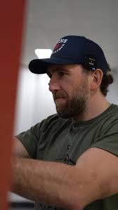 Ne clignez pas des yeux 👀, restez connectés pour découvrir nos nouveautés  !, #àboutdesouffle #cils #hockeyquebec