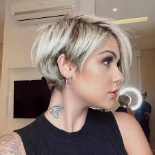 30 Dernieres Coiffures Courtes Modernes 2019 Coupes De Cheveux Courtes Pixie Bob Modern Short Hairstyles Short Hair Haircuts Thick Hair Styles