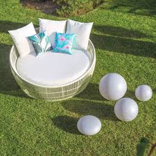 Ombrellone da giardino tondo a righe. Letto Tondo Da Giardino Bianco Mobili Giardino Sconti 70