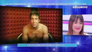 Hanno poi provveduto a rubare quanto più cibo possibile dall'aperitivo che era stato allestito per i concorrenti che. Un Tuffo Nel Passato Con Le Immagini Di Pietro Taricone Nella Casa Del Grande Fratello Domenica Live Video Mediaset Infinity