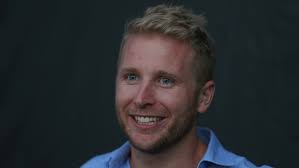 Hamish macdonald blinks back tears over tim's story. Lqditfykevv5vm