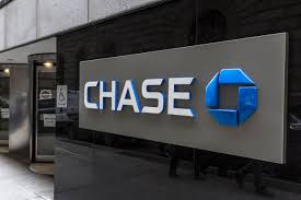 Jp morgan chase does not disclose the number of cards it issues, though it did disclose a renewal rate of more than 90% for the sapphire reserve in 2018. Jpmorgan Chase S Sapphire Reserve Card Gets A New Chief Wsj