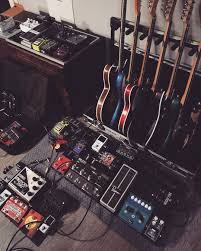 Repost Mattia Tedesco Mattiatedesco En Instagram La Lunga Notte Noisemaker Pedalboard Rig Tour Gearybusey Tone Guitar Music Guitar Guitar Player