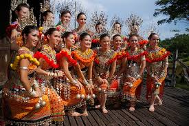Biasanya suku kaum bidayuh akan meletakkan barang peribadi milik keluarga dan keturunan mereka di dalam bilik ini. Masyarakat Peribumi Dan Suku Kaum Di Negeri Sarawak Bumi Kenyalang Azlan Rumadi
