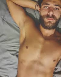 Δες το τηλέφωνο και την διεύθυνση του ιατρείου. Survivor Nikos Mpartzhs O Koyklos Agroths Mphke Stoys Maxhtes Kai Einai Etoimos Na Kapsei Gynaikeies Kardies