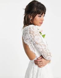 Frauluise ganz schlicht sozusagen, den schnitt einfach auf. Asos Edition Odette Ruckenfreies Hochzeitskleid Aus Spitze Mit Langen Armeln Asos