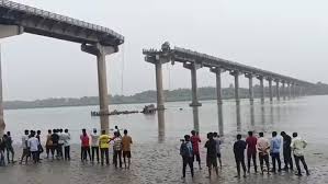 ગુજરાતમાં ગંભીરા બ્રિજ દુર્ઘટના