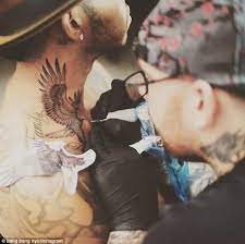 Lewis Hamilton Gets Eagle Emblem Inked By Rihanna S Tattoo Artist Neck Tattoo Eagle Tattoos Lewis Hamilton