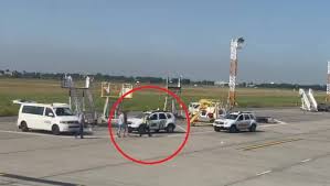 La compagnia aerea inizialmente operava voli nazionali e internazionali, anche se i servizi domestici furono presto interrotti a causa delle scarse vendite e della concorrenza di tarom, oltre che della compagnia ferrovia rumena, căile ferate române. Wi46mi50srp 0m