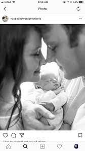 Sauglingsschuss Mit Mutter Und Vater Im Rahmen Meine Baby Mode Newborn Baby Photos Newborn Pictures Newborn Photography