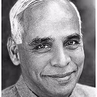 دونالد هوک نویسنده کتاب دیوانگان تاریخ