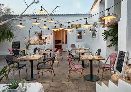 Panche pub / pizzerie cod xix/x per arredo esterno, pieghevoli con struttura in acciaio e seduta in resina soffiata si tratta di panche nuove, e di ottima qualità made in italy il prezzo di 30 euro si intende iva e trasporto escluso e per un. Aussengirlande Im Industriestil Aus Schwarzem Metall Cavaillon Maisons Du Monde Industriale Esterno Panchine