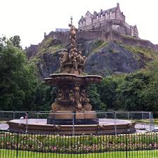 The royal mile ist die gängige bezeichnung einer folge von straßen, die im prinzip das herz der old town in edinburgh ausmachen. Ausfuhrlicher Reisebericht Edinburgh