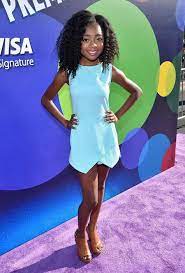 Jessie prescott kommt nach new york city, um vor ihrem vater davonzulaufen und sich ihre träume zu erfüllen. Skai Jackson Grosse Gewicht Korperstatistik