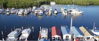 Central gardens of north iowa (0.1 mi / 0.2 km) clear lake state park (2.1 mi / 3.4 km) Best Houseboat Rental Destinations In The Usa Vrbo
