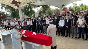 1977 senesinde ankara üniversitesi siyasal bilgiler fakültesi'nin i̇ktisat ve maliye bölümü'ne geçiş yaptı ve 1981 senesinde buradan mezun oldu. R6tn8e8ic 2em