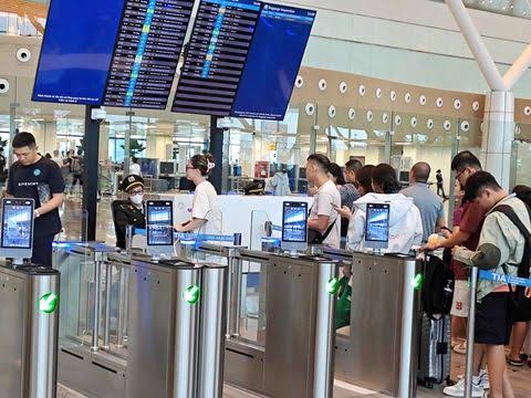 ✈️ CHECK-IN ONLINE LÀ GÌ? NGƯỜI LẦN ĐẦU BAY CẦN BIẾT Lần đầu đi máy bay? Đừng bỏ qua check-in online – thao tác giúp bạn chủ động hơn trước giờ khởi