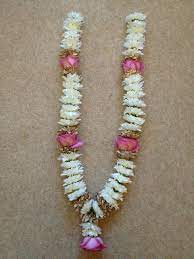 Sprayed Chrysanthemum Gold With Baby Pink Roses Flower Garland Wedding Indian Wedding Flowers Indian Wedding Garland