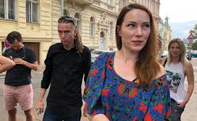 O zábavu se jim dost často postarala právě zmiňovaná holčička, která svou upřímností dokáže maminku naprosto odzbrojit. Priznam Se Ze Se Trochu Obavam Ale Jsem Presvedcen Ze Je To Spravny Sef Ceskych Piratu Ivan Bartos Ceka S Manzelkou Lydii Franka Bartosovou Sve Prvni Dite A Planuje Byt U Porodu