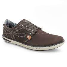 sapatenis pegada confeccionado em couro nobuck com detalhes em recortes e costura na cor bege com acabamento em couro est casual shoes shoes mens sneakers men