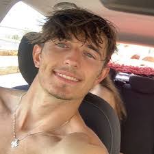 Daniel Kloos's Instagram, Twitter & Facebook