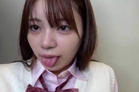 無修正シロウト動画】濃い茶色ロングストレート髪Ｊ系制服シロウト女子をハメ撮り後編！フィニッシュは顔射二発〜！パイパン◎可愛いけど塩対応マグロ状態△ –  【シロウトマスターの厳選無料動画２】