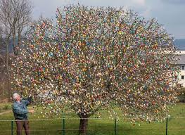 This is a special time of year for many, requiring equally special meals to mark the occasion. This German Family Spent More Than 2 Weeks Decorating A Tree With 10 000 Painted Eggs Bored Panda