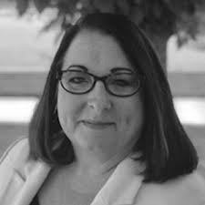 Lauri Walker's Instagram, Twitter & Facebook