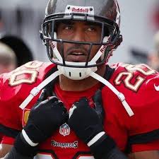 Buccaneers' Ronde Barber retires, ending a golden 16-year run