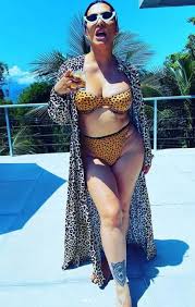 Cleo posa com calcinha bem pequenininha e recebe mais de um milhão de  curtidas Jornal MEIA HORA - Celebridades e TV