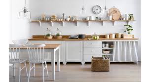 La cuisine blanche à finition laquée peut être du plus bel effet et donner un côté design et propre. Cuisine En Bois Clair Un Choix Lumineux Et Naturel