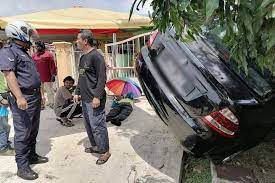 Iya saat ini mama juga adalah istrimu dalam kehidupanmu, namun hanya sampai kamu menemukan istri yang sebenarnya ya jhon. Kaki Hancur Lutut Pecah Dirempuh Ketika Sedang Rehat Bawah Pokok Anak Terharu Kos Pembedahan Bapa Dah Tak Jadi Masalah Viral Mstar