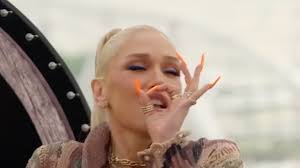 Gwen Stefani rips 'loser' husband Blake Shelton in new video as the couple  battle it out