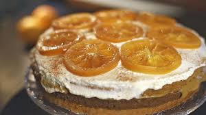 Auf Einer Geschichteten Torte Aus Dunklem Teig Liegen Glanzende Orangen Scheiben Auf Einer Weissen Creme Bildquelle Wdr Torten Dessert Ideen Lakritz