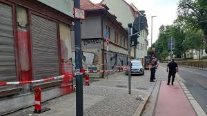 In erfurt hat die polizei nach einem mutmaßlichen messerangriff offenbar den möglichen täter gefasst. Nach Gewalttatigem Streit In Erfurt Erster Verdachtiger Gefasst Mdr De