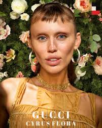 Beautiful Miley Cyrus debuts her first fragrance with Gucci..🌸🖤