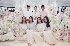 Julia rais kahwin tengku abdullah / 8 kisah hidup. Foto Majlis Keraian Resepsi Anak Gadis Julia Rais Tengku Puteri Iman Afzan Berita Steady