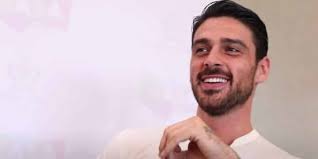 Michele morrone est un vrai papa poule avec ses fils.l'acteur italien, papa de deux garçons, est omniprésent dans la vie de ses enfants comme il le prouve sur instagram. Michele Morrone 365 Dni Tease La Sortie De Son Clip Dark Room