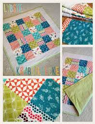 Und mit einem namen drauf genäht hat man gleich ein tolles, individuelles geschenk aus dem das baby im gegensatz zu stramplern und co. Krabbel Babydecke Im Patchwork Style Krabbeldecke Patchwork Baby Krabbeldecke Babydecke