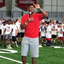 Jameis winston and girlfriend brion allen tied the knot in a quiet ceremony at home, attended by quarterback jameis winston playing for the tampa bay buccaneers in 2015 | source: Nfl Quarterback Jameis Winston Hosts His Annual Dream Forever Foundation