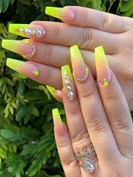 We have 100 graphics about combinacion de colores uñas acrilicas diseños 2019 including images, photos, photographs, backgrounds, and. Cute Neon Yellow Nail Art Designs For Girls In Year 2019 Stylesmod Coffin Nails Designs Neon Yellow Nails Neon Nails