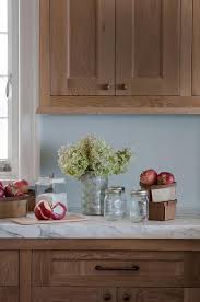 Lovely Kitchen Features Brown Cabinets Adorned With Oil Rubbed Bronze Hardware Topped With White Marble Alo Brown Kitchen Cabinets Kitchen Cabinets Oak Kitchen