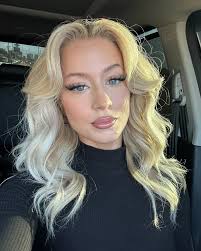 Amber Kay's Instagram, Twitter & Facebook