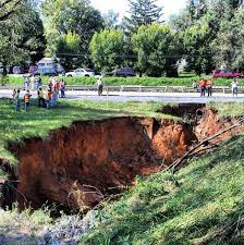 Résultat de recherche d'images pour "sinkholes"
