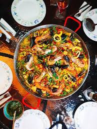 Original Spanisches Paella Rezept Mit Schrirt Fur Schritt Anleitung Wunderbare Mischung Von Fleisch Fisc Paella Rezept Spanische Paella Spanische Gerichte