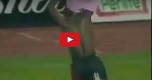 Karlsruhe´s defense and oliver kahn (31.8.93) tor d. Watch Video Of Okocha S Wonder Goal That Oliver Kahn Just Confesses Still Making Him Dizzy 23yrs After News Proofs