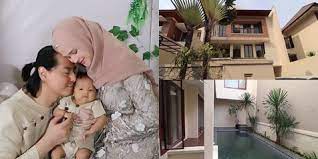 Kisah sabyan gambus akan difilmkan. 9 Potret Rumah Baru Cut Meyriska Dan Roger Danuarta Mewah Dengan 4 Lantai Ada Liftnya Kapanlagi Com