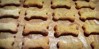 Hundekekse selber backen, ihr fragt euch warum ihr das machen sollt? Rezepte Zum Hundekekse Selber Backen Pets Premium