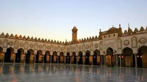 Tiada had maksimum umur bagi universiti di mesir kecuali universiti al azhar yang hanya menerima pelajar lepasan spm 2 tahun dari tahun semasa. Al Azhar University Youtube