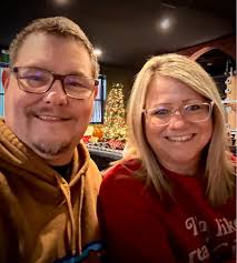 Why does Apple CarPlay screen remain present after calls in 2022 Subaru  Outback?